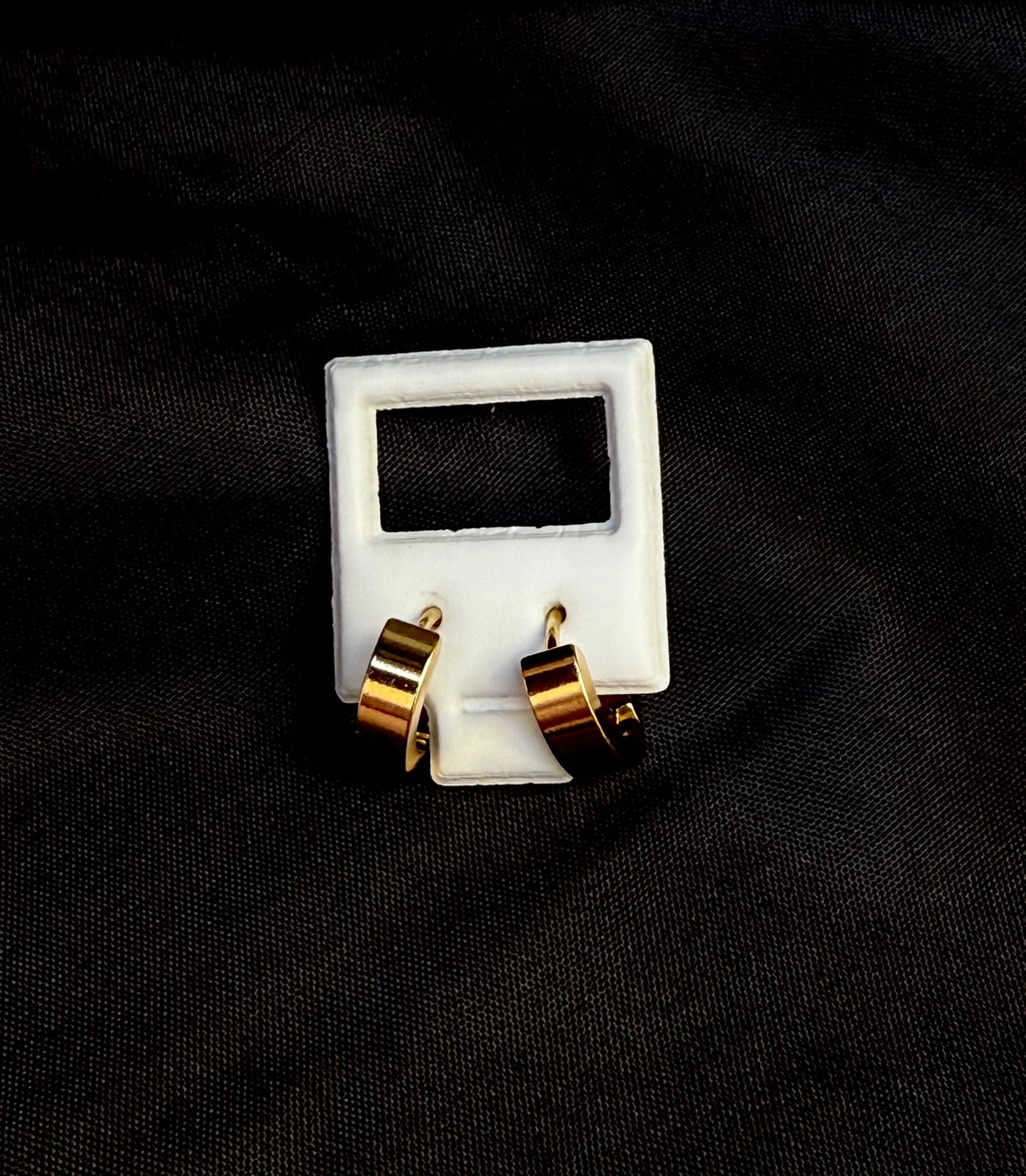 Boucles d'Oreilles Créoles Dorées - Anneaux Élégants