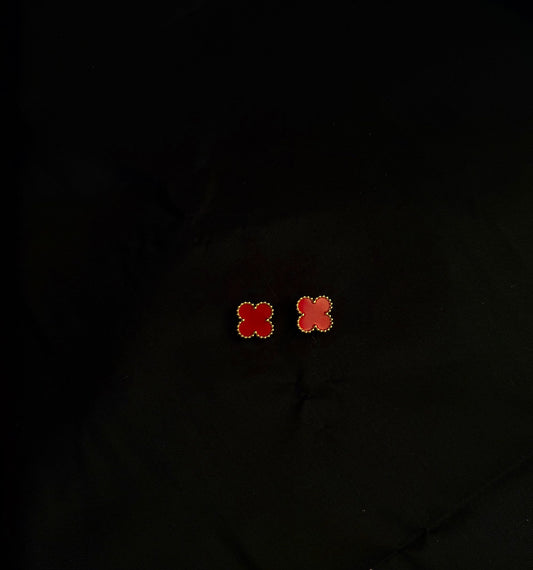 Boucles d'Oreilles Trèfle Rouge Corail - Puces Dorées Luxe
